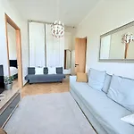 Tyzen39&38 Luxury Apartment