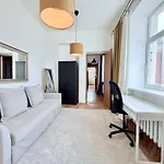 Tyzen39&38 Luxury Apartment